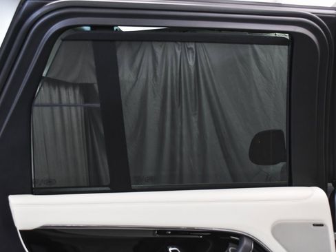 Used 2025 Land Rover Range Rover SE image 15