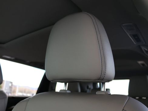 Used 2019 Toyota Highlander XLE image 16