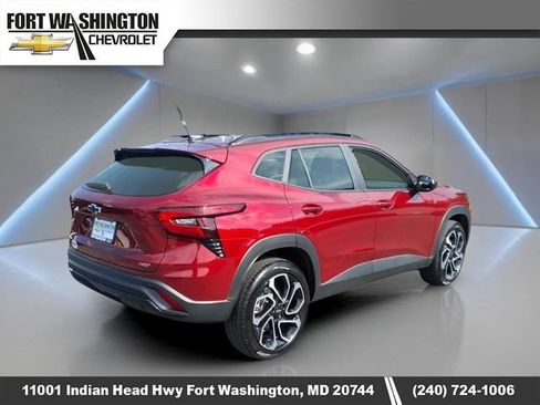 Used 2025 Chevrolet Trax RS w/ Driver Confidence Package FWD image 3