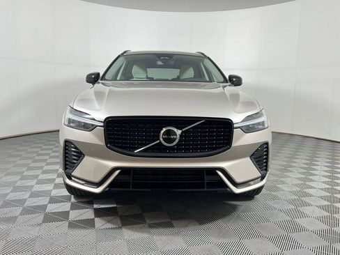 Certified 2025 Volvo XC60 B5 Core image 4