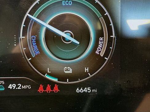 Certified 2025 Hyundai Elantra SEL FWD image 15
