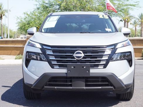Certified 2025 Nissan Rogue SV FWD image 5
