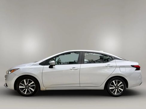 Used 2021 Nissan Versa SV image 2