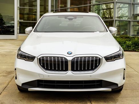 Used 2026 BMW 530i xDrive w/ Premium Package AWD/4WD image 7