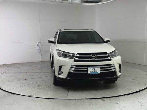 Used 2017 Toyota Highlander Limited Platinum AWD/4WD image 7