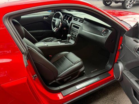 Used 2012 Ford Mustang GT Premium image 22