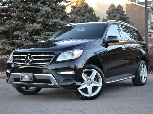 Used 2015 Mercedes-Benz ML 400 4MATIC w/ Accessory Chrome Package image 2