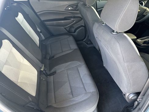 Used 2025 Chevrolet Trax LS w/ LS Convenience Package image 32