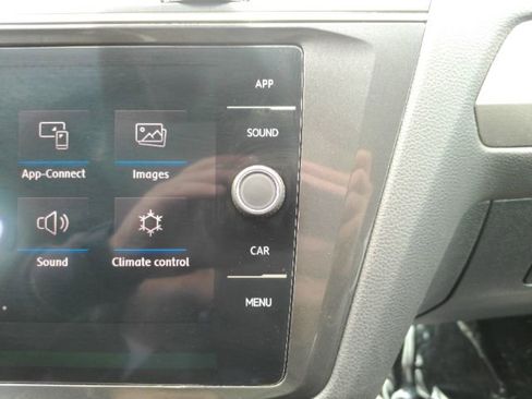 Used 2018 Volkswagen Tiguan SE w/ Panoramic Sunroof Package FWD image 42