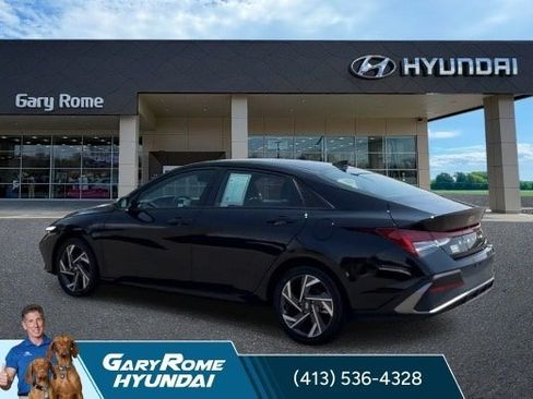 Certified 2025 Hyundai Elantra SEL FWD image 6