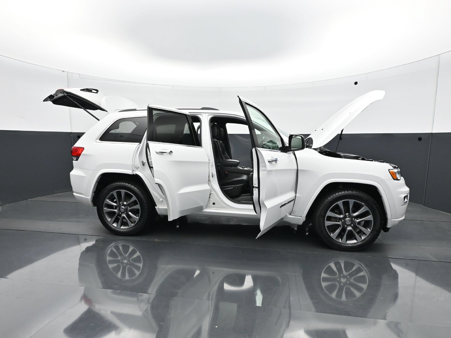 Used 2017 Jeep Grand Cherokee Overland AWD/4WD image 35