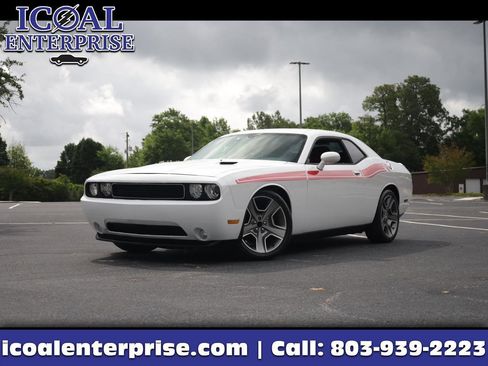 Used 2013 Dodge Challenger R/T RWD image 1