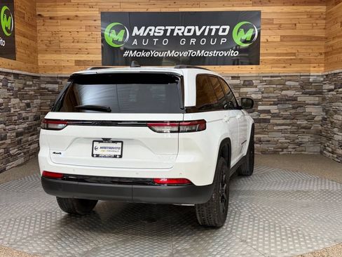 Used 2025 Jeep Grand Cherokee Altitude AWD/4WD image 16