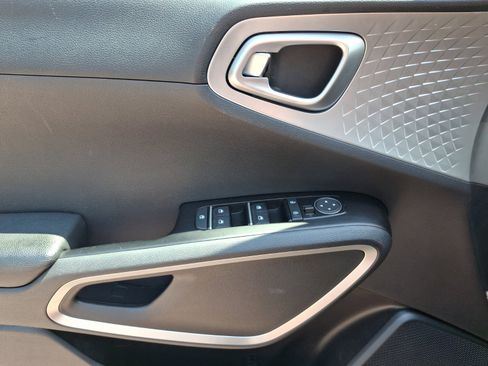 Used 2020 Kia Soul LX FWD image 14