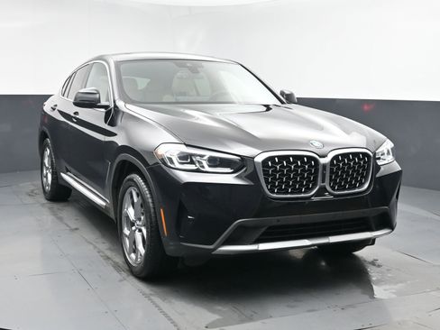 Used 2025 BMW X4 xDrive30i image 2