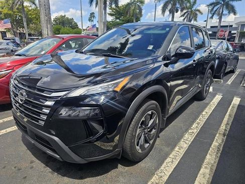 Used 2025 Nissan Rogue SV image 1