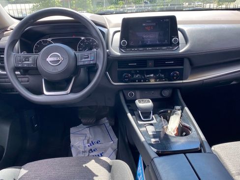 Used 2023 Nissan Rogue SV FWD image 9