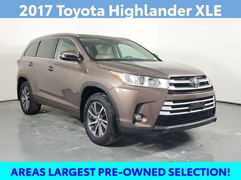 Certified 2017 Toyota Highlander XLE image 3