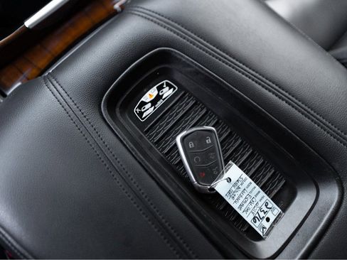 Used 2018 Cadillac Escalade Luxury image 19