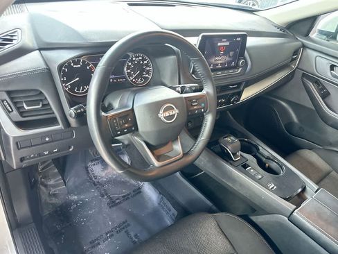 Used 2025 Nissan Rogue SV FWD image 13