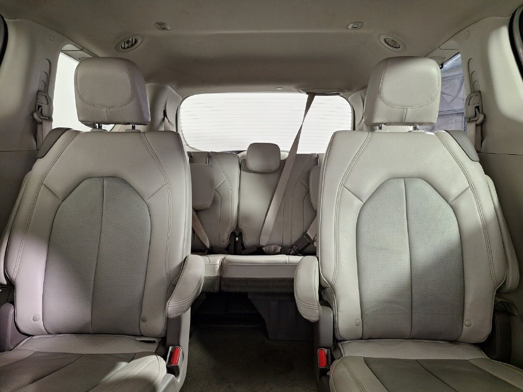 Used 2021 Chrysler Pacifica Touring-L FWD image 22