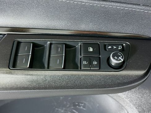 Used 2021 Toyota Venza LE AWD/4WD image 24