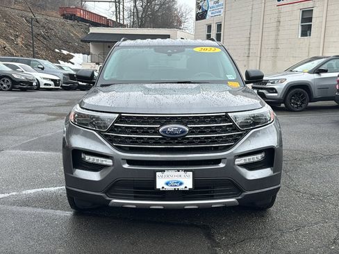 Used 2022 Ford Explorer XLT w/ Equipment Group 202A image 2