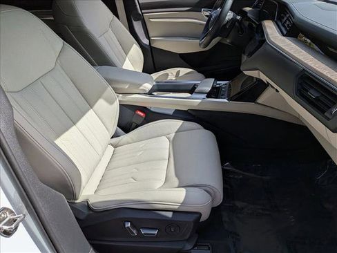 Used 2024 Audi Q8 e-tron Prestige image 22