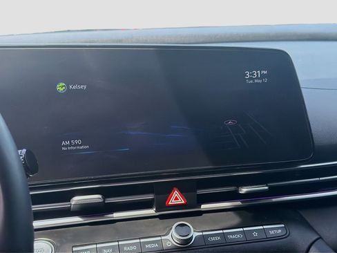 Used 2022 Hyundai Elantra Limited FWD image 10