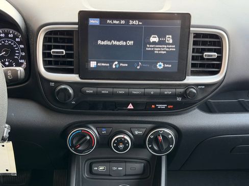 Used 2022 Hyundai Venue SE image 33