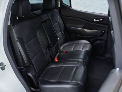 Used 2023 GMC Acadia SLT image 27