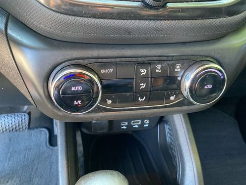 Used 2022 Chevrolet TrailBlazer LT w/ Convenience Package FWD image 15