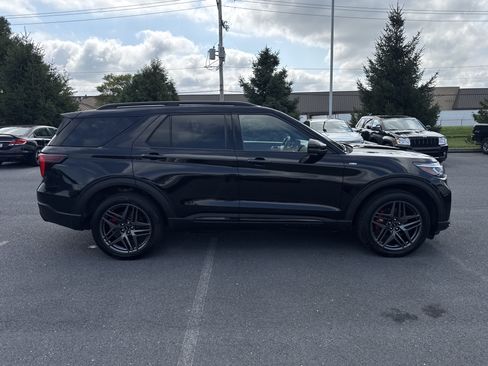 Used 2025 Ford Explorer ST-Line w/ ST-Line Street Pack AWD/4WD image 34