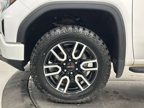 Used 2024 GMC Sierra 1500 AT4 w/ Technology Package AWD/4WD image 34