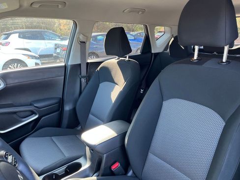 Used 2025 Kia Soul LX w/ LX Technology Package image 34