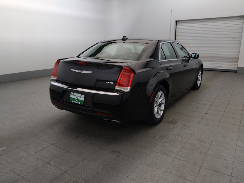Used 2016 Chrysler 300 Limited RWD image 9