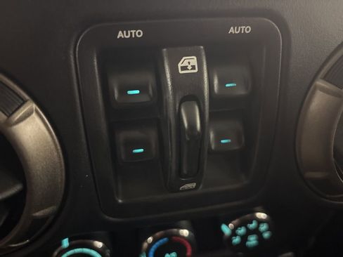 Used 2018 Jeep Wrangler Unlimited Sport w/ Dual Top Group AWD/4WD image 11