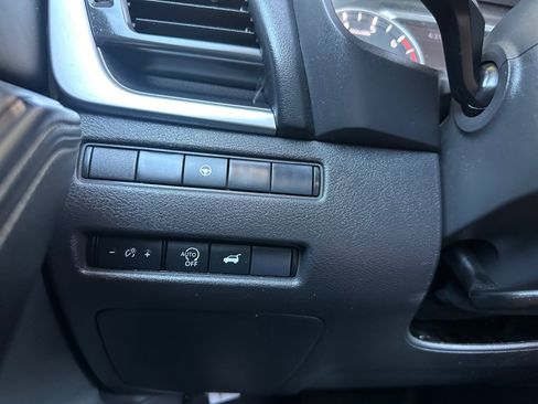 Used 2025 Nissan Rogue SV FWD image 17