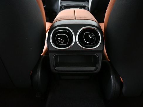 Used 2025 Mercedes-Benz C 300 Sedan image 17