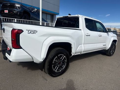 Used 2024 Toyota Tacoma TRD Sport w/ TRD Sport Upgrade Package image 5