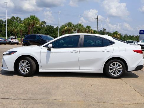 Used 2025 Toyota Camry LE w/ Convenience Package FWD image 26