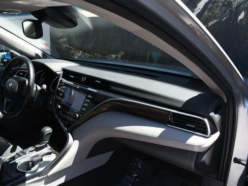 Certified 2018 Toyota Camry XLE FWD image 25