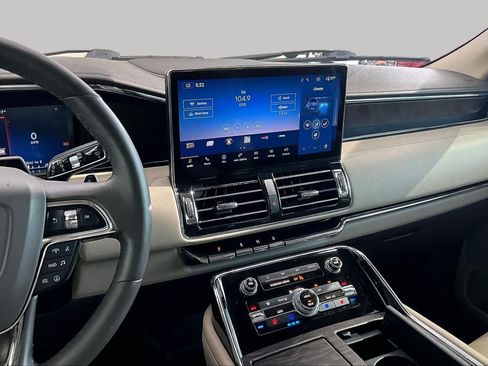 Used 2022 Lincoln Navigator L Reserve RWD image 7