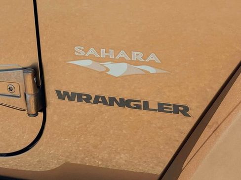 Used 2015 Jeep Wrangler Sahara w/ Connectivity Group AWD/4WD image 11