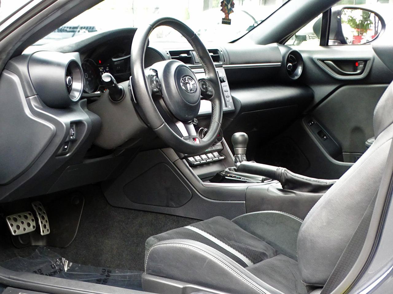 Used 2024 Toyota GR86 Premium w/ Performance Package RWD image 25