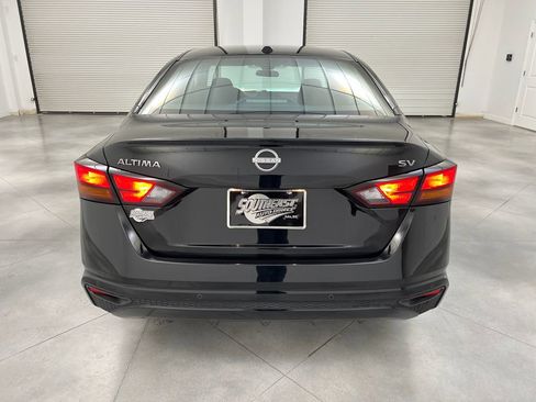 Used 2024 Nissan Altima 2.5 SV image 6
