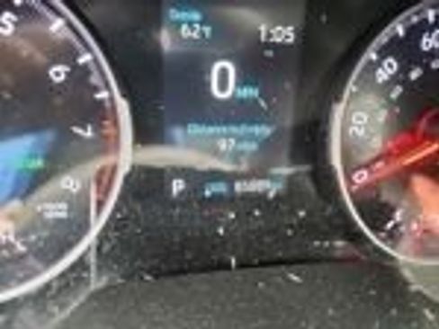 Used 2021 Toyota RAV4 XLE Premium image 5