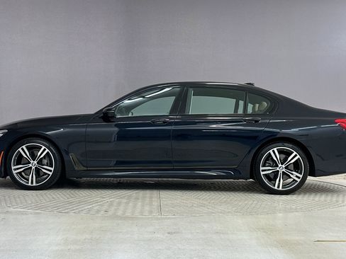 Used 2019 BMW 740i image 2