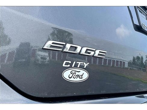 Used 2019 Ford Edge Titanium w/ Cold Weather Package AWD/4WD image 10