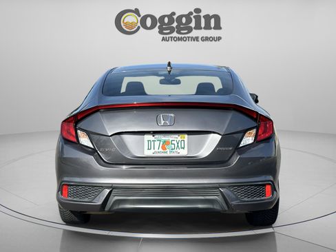 Used 2018 Honda Civic Touring image 5